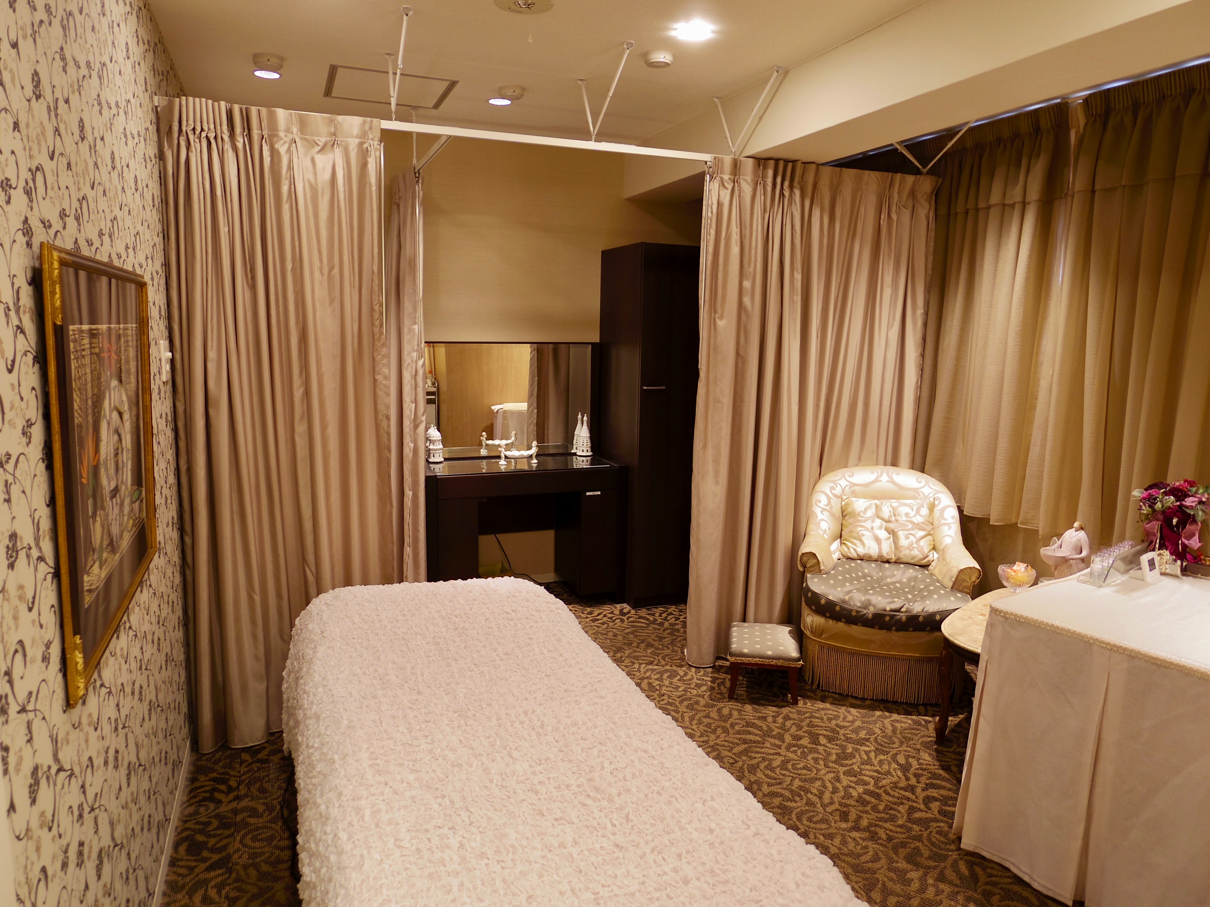 ティナコレクシオン 新宿三丁目 フェイシャルリフレクソロジー